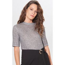 Połyskująca bluzka z wiskozy - Czarny. Czarne bluzki damskie Mohito, s, bez wzorów, z wiskozy, bez kołnierzyka, bez rękawów. Za 49,99 zł.