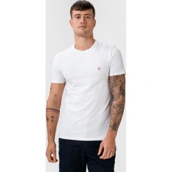 Guess Core Koszulka Biały. Białe podkoszulki męskie Guess, xxl, z aplikacjami, z elastanu, z krótkim rękawem. Za 114,95 zł.