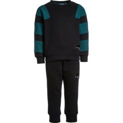 Adidas Originals CREW SET Sweter black/mystery green. Czarne swetry chłopięce marki adidas Originals, z bawełny. Za 269,00 zł.