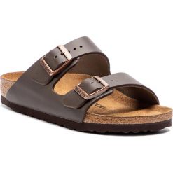 Klapki BIRKENSTOCK - Arizona Bs 0051103 Dark Brown. Pomarańczowe klapki damskie Birkenstock, bez wzorów, ze skóry, bez obcasa. W wyprzedaży za 219,00 zł.