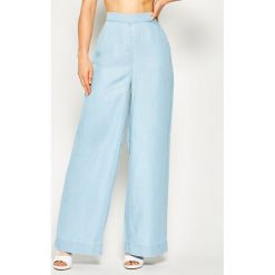 Spodnie materiałowe Guess Irina W02A32 D3ZW2. Niebieskie spodnie damskie Guess, s, z lyocellu. Za 469,00 zł.