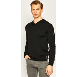 Sweter EA7 Emporio Armani 8NPMZ7 PM62Z 1200. Czarne swetry męskie EA7 Emporio Armani, m, bez wzorów, klasyczne, z klasycznym kołnierzykiem, bez kaptura. Za 589,00 zł.