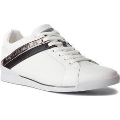 Sneakersy GUESS - FMNGR4 LEA12 WHITE. Białe sneakersy męskie Guess, na co dzień, z aplikacjami, ze skóry ekologicznej, bez zapięcia. W wyprzedaży za 369,00 zł.