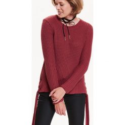 Sweter damski z ozdobnymi wiązaniami po bokach. Czarne swetry damskie TROLL, na zimę, s, bez wzorów, z dzianiny, eleganckie, z długim rękawem, długie, bez kaptura. W wyprzedaży za 29,99 zł.