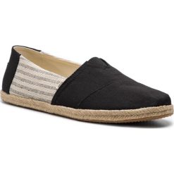 Espadryle TOMS - Classic 10013539 Black. Czarne espadryle męskie Toms, na co dzień, bez wzorów, z tworzywa sztucznego, bez zapięcia. W wyprzedaży za 179,00 zł.