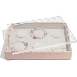Pudełko na bransoletki charms z pokrywką classic Stackers jasnoróżowe. Różowe bransoletki damskie Stackers, ze skóry ekologicznej. Za 150,00 zł.