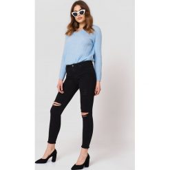 Trendyol Jeansy z rozdarciami - Black. Czarne jeansy damskie z wysokim stanem marki Trendyol, z denimu. W wyprzedaży za 88,17 zł.