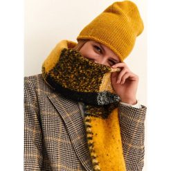 Czapka. Żółte czapki damskie na zimę, z dzianiny. W wyprzedaży za 19,99 zł.