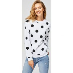 Bluza w grochy. Białe bluzy damskie Moodo, l, z napisami, z bawełny, z długim rękawem, długie, bez kaptura. Za 39,99 zł.