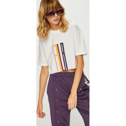 Fila - Top. Białe bluzki damskie marki Fila, s, z nadrukiem, z bawełny, z okrągłym kołnierzem. W wyprzedaży za 139,90 zł.