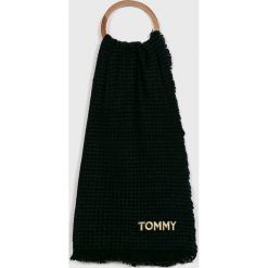 Tommy Hilfiger - Szal. Niebieskie szaliki damskie marki TOMMY HILFIGER, z wiskozy. W wyprzedaży za 199,90 zł.