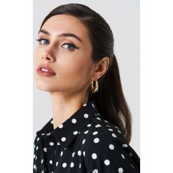 NA-KD Accessories Owalne kolczyki grube kółka - Gold. Szare kolczyki damskie marki NA-KD Accessories, z klipsem. Za 40,95 zł.