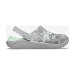 Crocs LiteRide™ Printed Camo Clog Crocs Zielony Szary. Szare klapki męskie Crocs, w paski, z materiału. Za 287,95 zł.