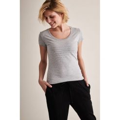 T-shirt w kolorze szarym. Szare t-shirty damskie TATUUM, s, bez wzorów, z okrągłym kołnierzem. W wyprzedaży za 49,95 zł.
