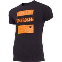 T-shirt męski TSM008 - głęboka czerń. Czarne koszulki męskie 4f, m, bez wzorów, bez kołnierzyka, bez rękawów. W wyprzedaży za 49,99 zł.