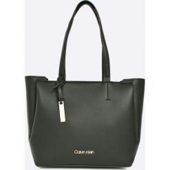 Torebki klasyczne damskie: Calvin Klein – Torebka