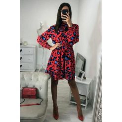 Sukienka CLAUDIA RED. Czerwone sukienki damskie Sukienka CLAUDIA RED, s, bez wzorów, bez kołnierzyka, z krótkim rękawem, krótkie, mini. W wyprzedaży za 89,00 zł.