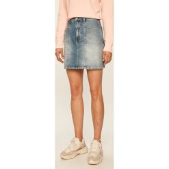 Calvin Klein Jeans - Spódnica jeansowa. Niebieskie spódniczki damskie Calvin Klein Jeans, na co dzień, bez wzorów, z elastanu, casualowe, mini, rozkloszowane. Za 349,90 zł.