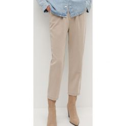Spodnie chino z Tencelem™ -. Spodnie damskie Reserved, bez wzorów. Za 139,99 zł.