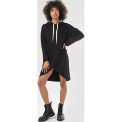 Czarna Bluza Acalephite. Czarne bluzy damskie Born2be, uniwersalny, bez wzorów, bez rękawów, z kapturem. Za 139,99 zł.