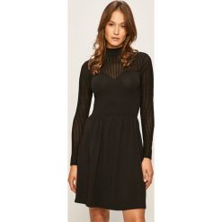 Only - Sukienka. Czarne sukienki damskie ONLY, na co dzień, s, bez wzorów, z elastanu, casualowe, z okrągłym kołnierzem, z długim rękawem, długie, mini, rozkloszowane. Za 149,90 zł.