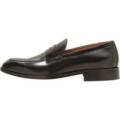 Peralston Eleganckie buty black. Czarne buty wizytowe męskie marki Peralston, ze skóry. W wyprzedaży za 531,30 zł.