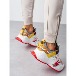 Białe buty sportowe sneakersy sznurowane casu 20g2/r. Białe buty dziewczęce sportowe Casu, bez wzorów, ze skóry ekologicznej, na sznurówki. Za 89,99 zł.