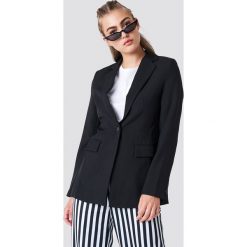 NA-KD Classic Marynarka z poduszkami na ramionach - Black. Czarne marynarki damskie NA-KD Classic, bez wzorów. Za 242,95 zł.