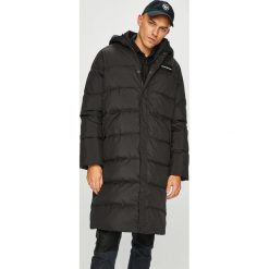 Calvin Klein Jeans - Kurtka puchowa. Czarne płaszcze męskie Calvin Klein Jeans, xl, bez wzorów, z poliesteru, długie, z kapturem. W wyprzedaży za 1149,00 zł.