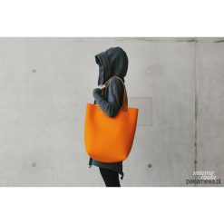 Marmollada - torebka filcowa duża POMARAŃCZOWA. Pomarańczowe torebki klasyczne damskie Pakamera, bez wzorów, na ramię, duże, bez dodatków. Za 350,00 zł.