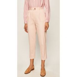 Tommy Hilfiger - Spodnie. Różowe spodnie damskie TOMMY HILFIGER, bez wzorów, z elastanu. W wyprzedaży za 319,90 zł.