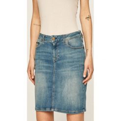Tommy Jeans - Spódnica jeansowa. Niebieskie spódniczki damskie Tommy Jeans, na co dzień, bez wzorów, z elastanu, casualowe, z podwyższonym stanem, mini, proste. Za 299,90 zł.