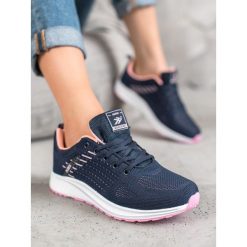 Wygodne aŹurowe buty sportowe. Buty sportowe damskie AX BOXING, bez wzorów, sportowe. Za 107,90 zł.