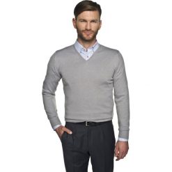 Sweter bascon w serek szary. Szare swetry męskie Recman, m, bez wzorów, z dekoltem w serek, bez kaptura. Za 99,99 zł.