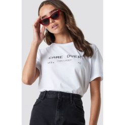 T-shirty damskie: NA-KD Trend T-shirt oversize Game Over - White