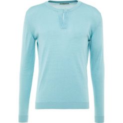Nuur SERAFINO Sweter light blue. Niebieskie swetry klasyczne męskie marki Nuur, m, z bawełny. W wyprzedaży za 459,50 zł.