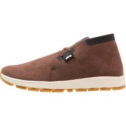 Native AP CHUKKA HYDRO Tenisówki i Trampki wysokie howler brown/jiffy black/bone white. Pomarańczowe trampki i tenisówki damskie marki Native, z tworzywa sztucznego. W wyprzedaży za 272,35 zł.