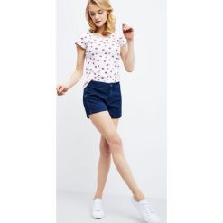 Szorty typu high waist. Szorty damskie Moodo, s, bez wzorów, z podwyższonym stanem. Za 29,99 zł.