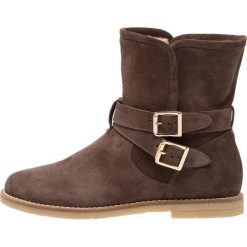 KIOMI Botki taupe. Brązowe botki damskie na zamek KIOMI, z materiału. Za 419,00 zł.