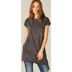 T-shirty damskie: Długa koszulka z asymetrycznym dołem – Szary