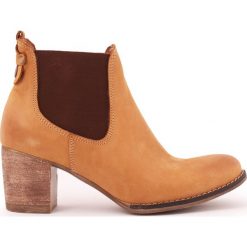 Sztyblety na słupku - skóra naturalna - model 455 - kolor camelowy. Botki damskie Zapato, na zimę, ze skóry, klasyczne, na wysokim obcasie, na obcasie, bez zapięcia. W wyprzedaży za 319,20 zł.