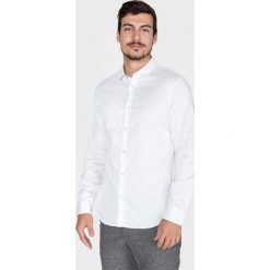 Armani Exchange Koszula Biały. Białe koszule męskie Armani Exchange, xl, bez wzorów, z bawełny, bez kołnierzyka, z długim rękawem. Za 418,95 zł.