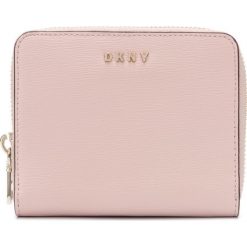 DKNY Bryant Small Portfel Beżowy. Brązowe portfele damskie DKNY, bez wzorów, ze skóry. Za 409,95 zł.