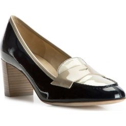 Buty damskie. Brązowe czółenka damskie Wittchen, na imprezę, bez wzorów, ze skóry, bez obcasa. W wyprzedaży za 299,90 zł.
