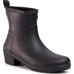 Kalosze HUNTER - Refined Low Heel Ankle Biker Black. Czarne kalosze damskie Hunter, bez wzorów, z tworzywa sztucznego. Za 549,00 zł.