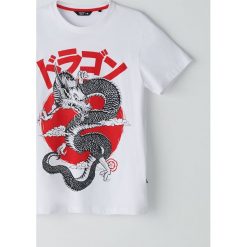 Koszulka z motywem japońskim -. Koszulki męskie Cropp, s, bez wzorów, bez kołnierzyka, bez rękawów. Za 39,99 zł.