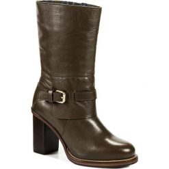 Kozaki TOMMY HILFIGER - Hillary 1A FW56817633 Olive Night 326. Zielone kozaki damskie TOMMY HILFIGER, ze skóry, eleganckie, bez obcasa, z paskami. W wyprzedaży za 499,00 zł.
