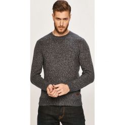 Pepe Jeans - Sweter Leo. Niebieskie swetry męskie Pepe Jeans, xl, bez wzorów, z elastanu, z okrągłym kołnierzem, bez kaptura. W wyprzedaży za 219,90 zł.
