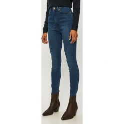 Wrangler - Jeansy Wriggler for Keeps. Niebieskie jeansy damskie Wrangler, z podwyższonym stanem. Za 329,90 zł.