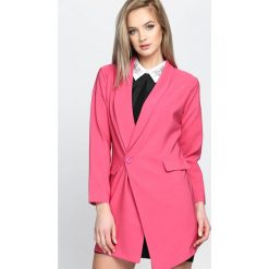 Fuksjowa Marynarka Asymmetry. Różowe marynarki i żakiety damskie marki Born2be, s. Za 49,99 zł.